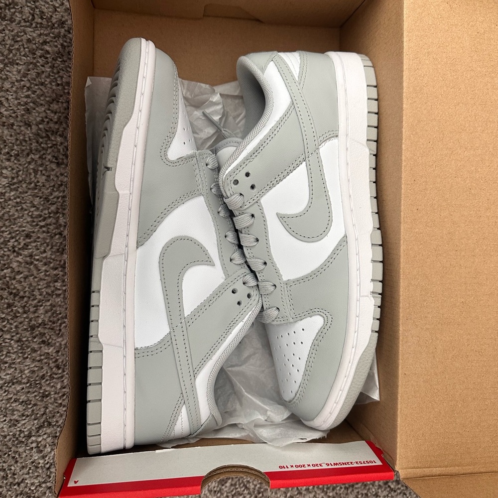 Nike Men's Gray and White dunks